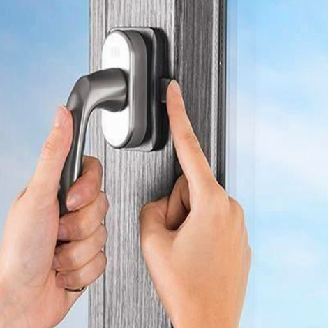 Bloqueo-infantil-para-ventanas-y-puertas-PVC-negro
